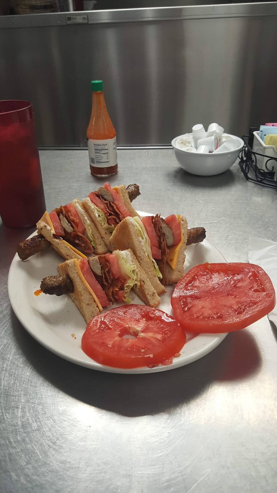 Markos Diner | restaurant | 16305 San Carlos Blvd, Fort Myers, FL 33908, USA | 2392049172 OR +1 239-204-9172