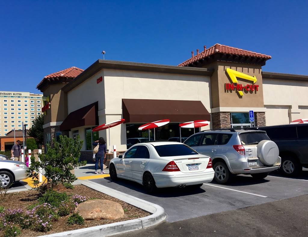In-N-Out Burger | restaurant | 1350 Del Monte Blvd, Seaside, CA 93955, USA | 8007861000 OR +1 800-786-1000