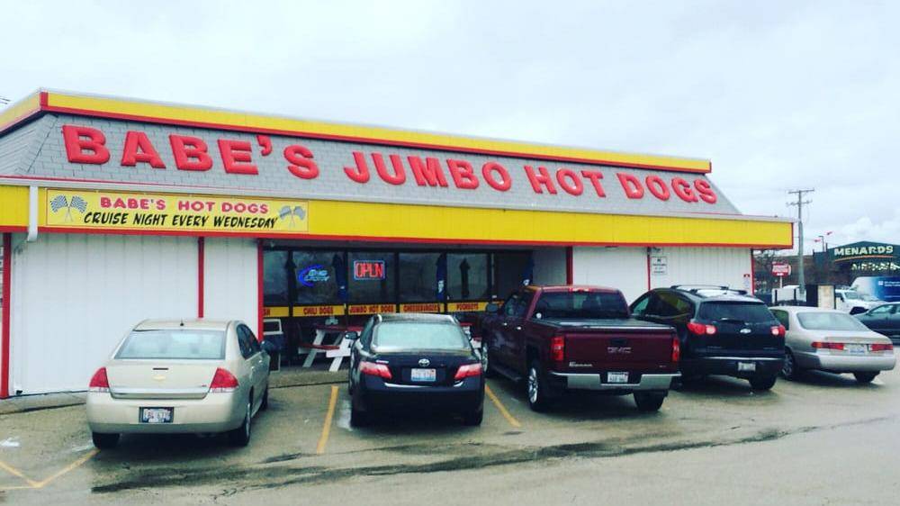 Babes Jumbo Hot Dogs | restaurant | 2600 W Jefferson St, Joliet, IL 60435, USA | 8157447773 OR +1 815-744-7773