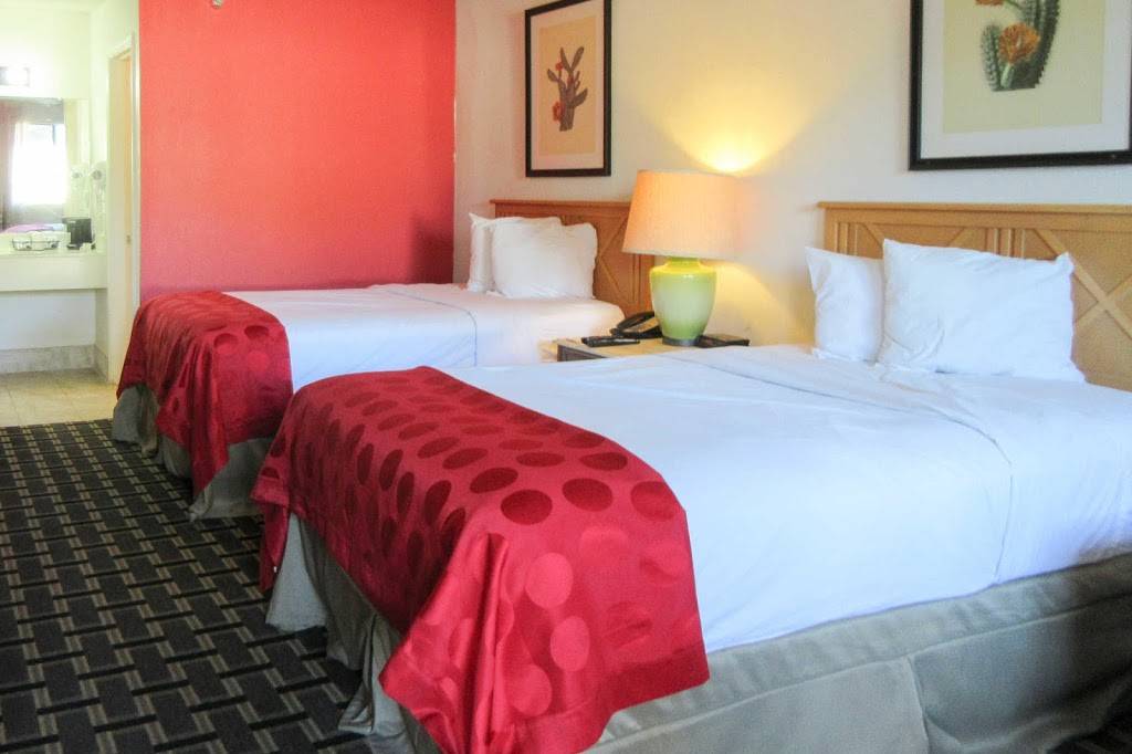 Quality Inn Glendale at Arrowhead Towne Center | restaurant | 7885 W Arrowhead Towne Center, Glendale, AZ 85308, USA | 6234122000 OR +1 623-412-2000