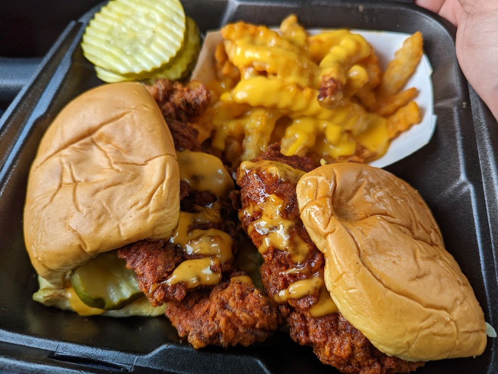 Daves Hot Chicken | restaurant | 624 W Big Beaver Rd, Troy, MI 48084, USA | 2489180799 OR +1 248-918-0799
