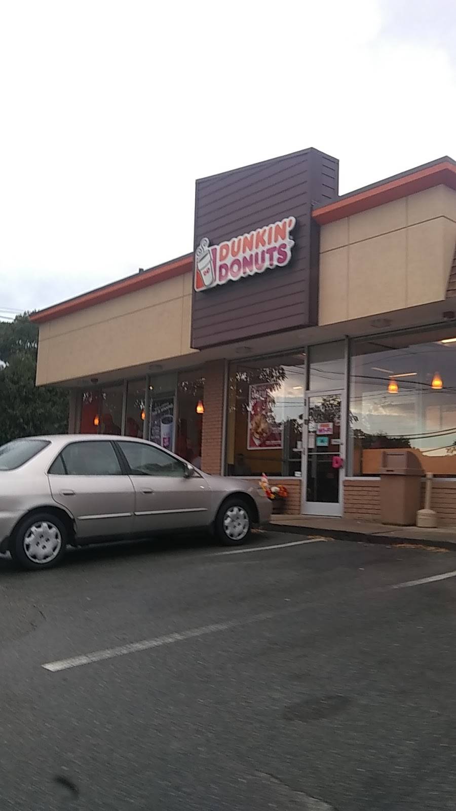Dunkin | bakery | 6166 Post Rd, North Kingstown, RI 02852, USA | 4018865230 OR +1 401-886-5230