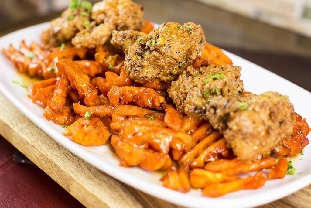 Griffs | restaurant | 38.252763,-85.753800, 133 W Liberty St, Louisville, KY 40202, USA | 5029393535 OR +1 502-939-3535