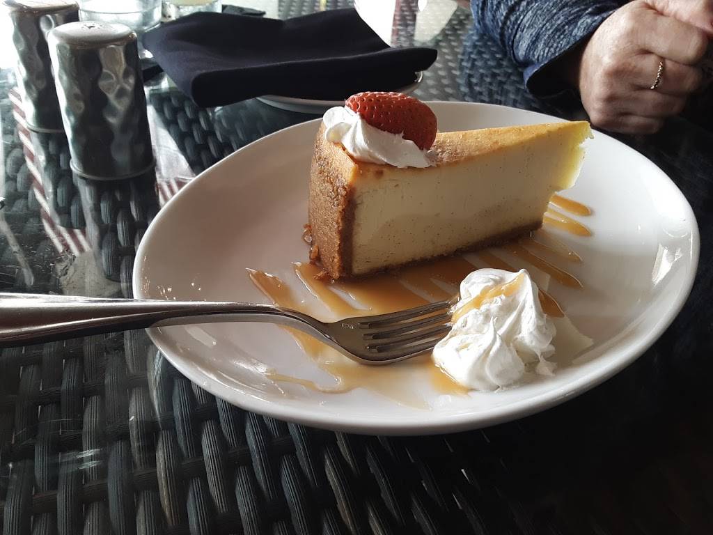 Lakeside Bar + Grill | night club | 700 Bloom St, Kissimmee, FL 34747, USA | 4075666000 OR +1 407-566-6000