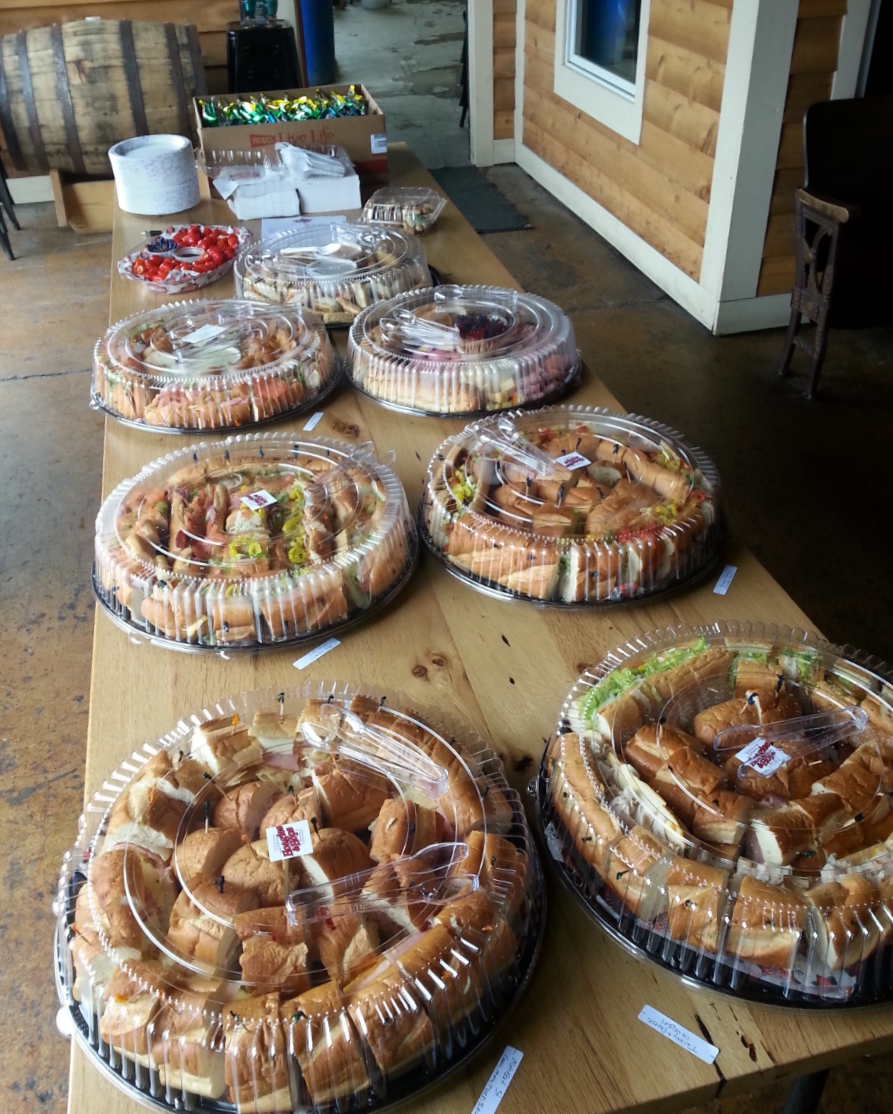 Hoagies and Hops | restaurant | 4155 Boulevard Pl, Indianapolis, IN 46208, USA | 3174265731 OR +1 317-426-5731