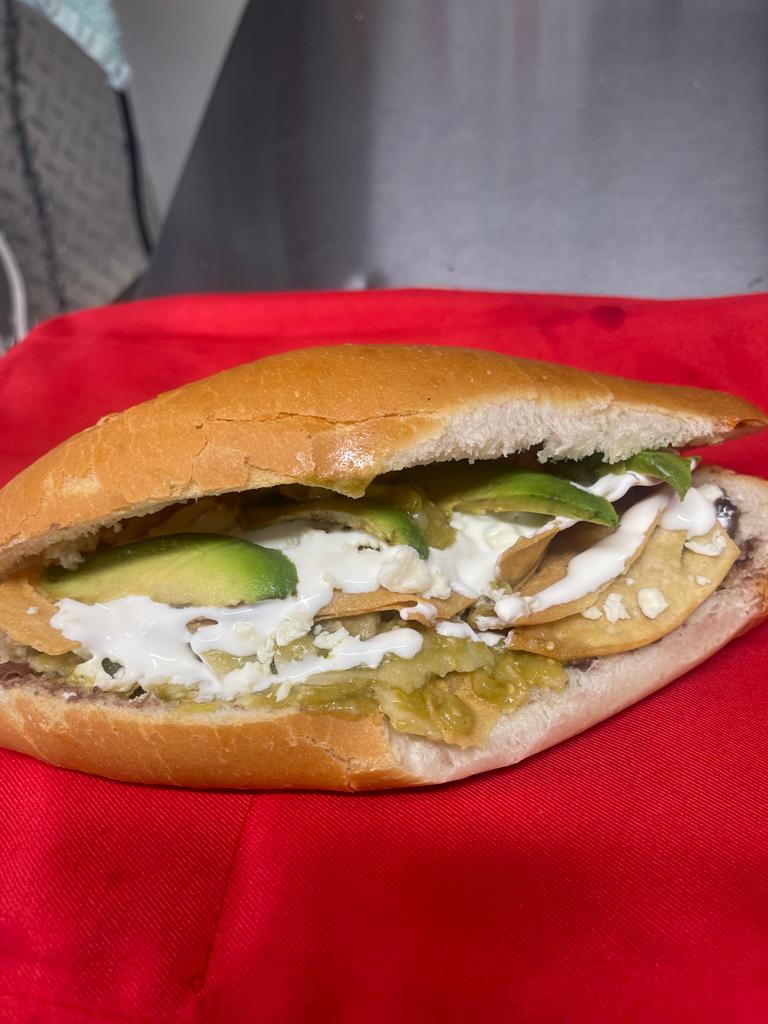 La Diferente | restaurant | 4792 Silverton Rd NE, Salem, OR 97305, USA | 5033025482 OR +1 503-302-5482