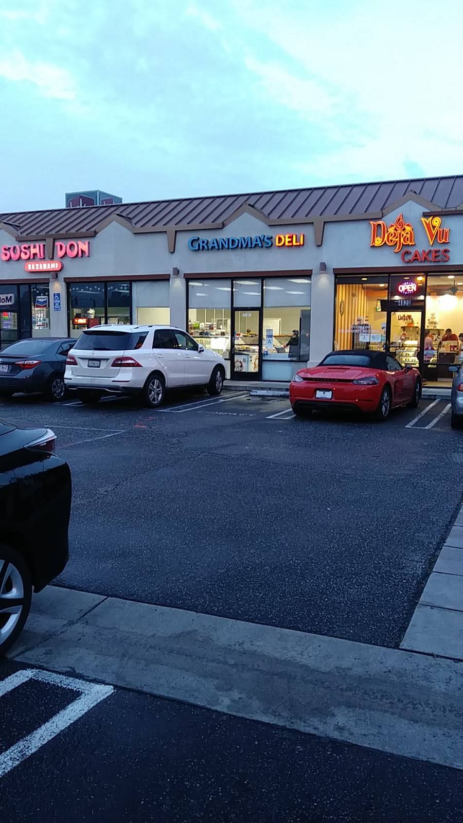 Grandmas Deli Babushka | bakery | 4818 Laurel Canyon Blvd, Valley Village, CA 91607, USA | 8187628980 OR +1 818-762-8980