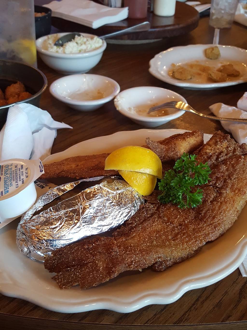 Catfish House | restaurant | 3011 Cobbs Ford Rd, Millbrook, AL 36054, USA | 3342857225 OR +1 334-285-7225