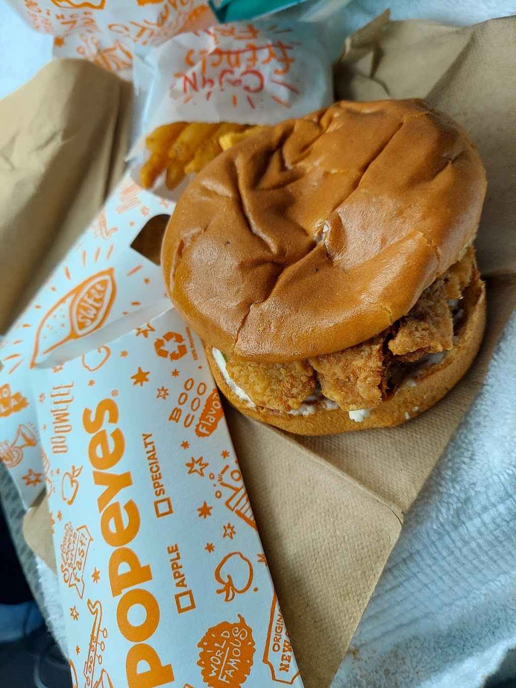 Popeyes Louisiana Kitchen | restaurant | 6107 The Plaza, Charlotte, NC 28215, USA | 9804063462 OR +1 980-406-3462