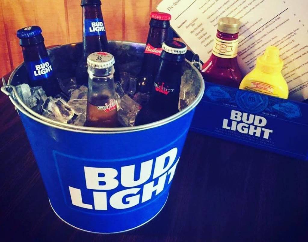 Lyndas Bar & Grill | restaurant | 212 E Centre St, Royalton, MN 56373, USA | 3203020117 OR +1 320-302-0117