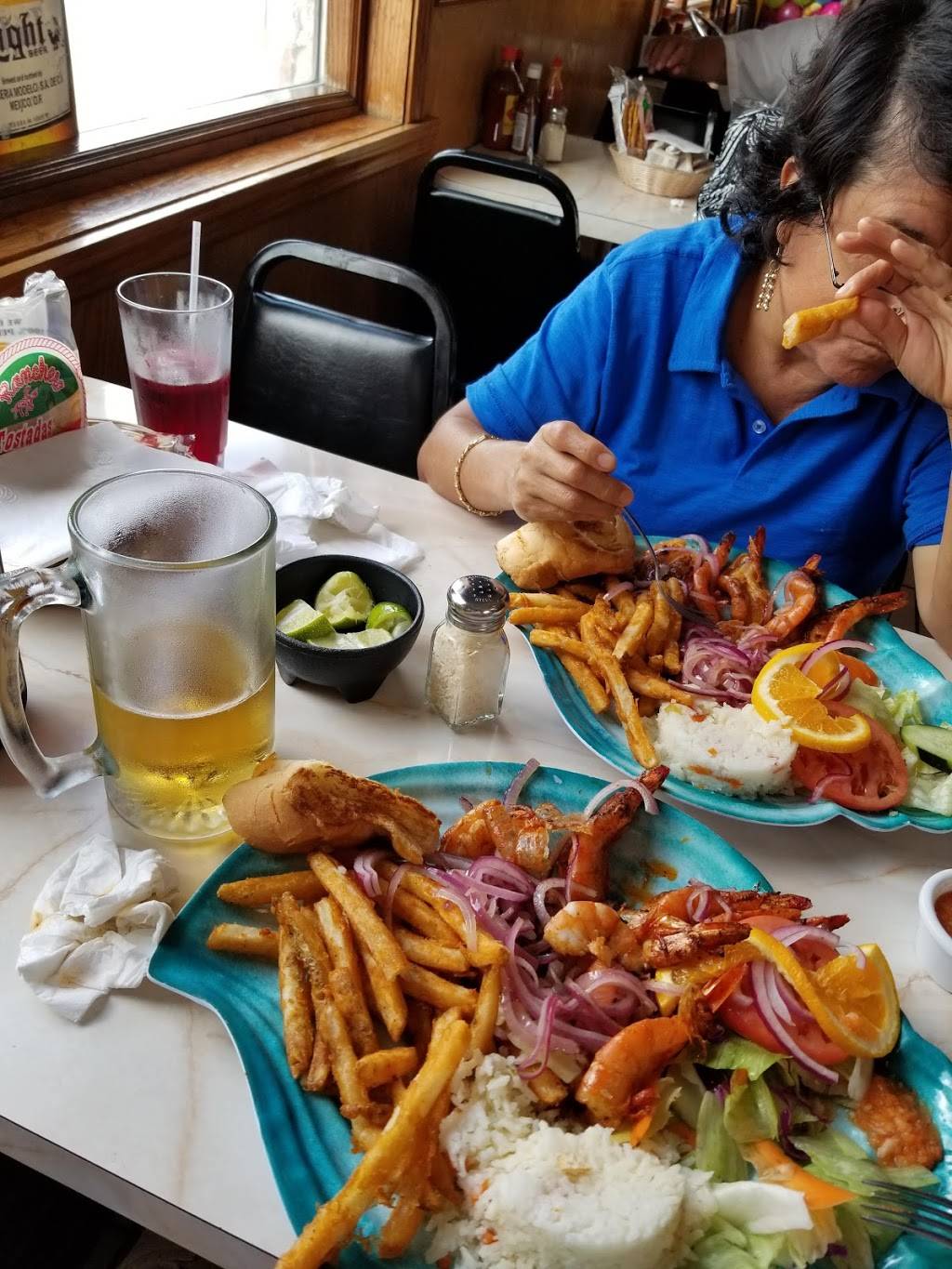 El Muelle | restaurant | 4253 W 47th St, Chicago, IL 60632, USA | 7732479811 OR +1 773-247-9811