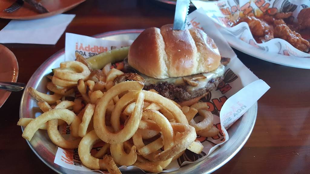 Hooters | restaurant | 2820 N 75th Ave, Phoenix, AZ 85035, USA | 6238737935 OR +1 623-873-7935