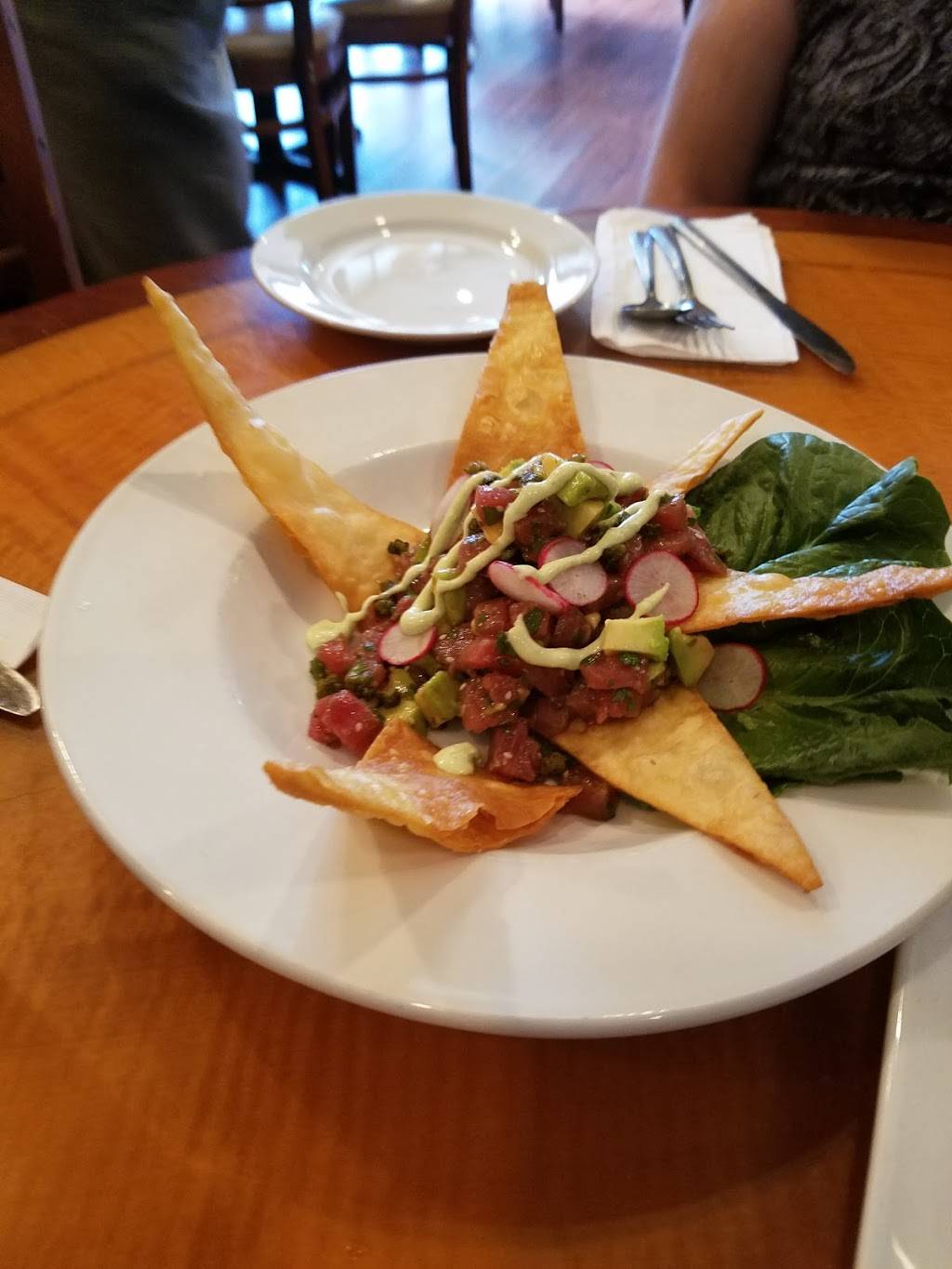 Della Roses Perry Hall Pub | restaurant | 5001 Honeygo Center Dr, Perry Hall, MD 21128, USA | 4434957642 OR +1 443-495-7642