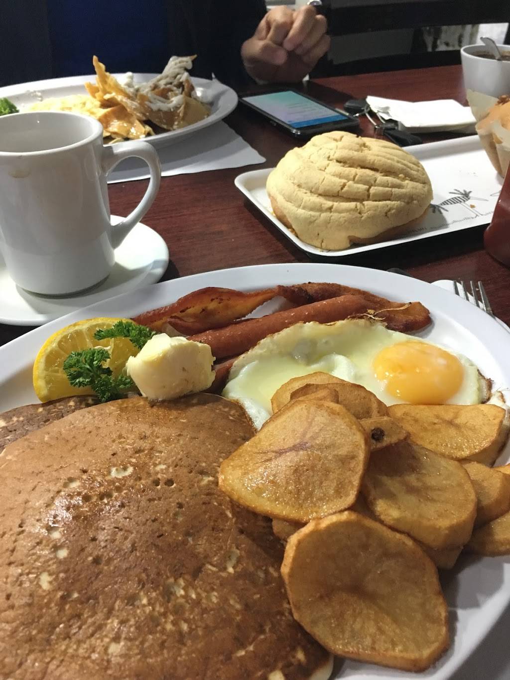 Carls Jr. | restaurant | Boulevard Agua Caliente, Aviación 4501, Aviacion, 22420 Tijuana, B.C., Mexico | 016646818877 OR +52 664 681 8877