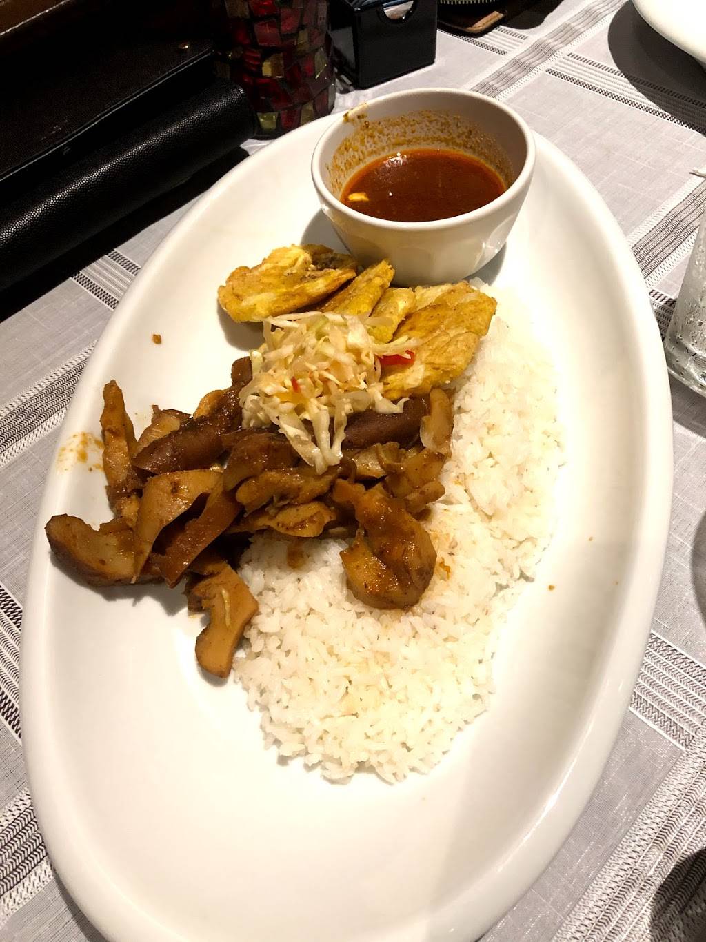 Justins Caribbean Fusion Restaurant | restaurant | 6700 Conroy Rd Ste 120, Orlando, FL 32835, USA | 4078660270 OR +1 407-866-0270