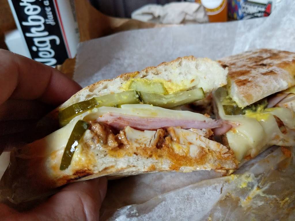 Clawsons Pub & Deli | restaurant | 1205 4th Ave S, Nashville, TN 37210, USA | 6154846069 OR +1 615-484-6069