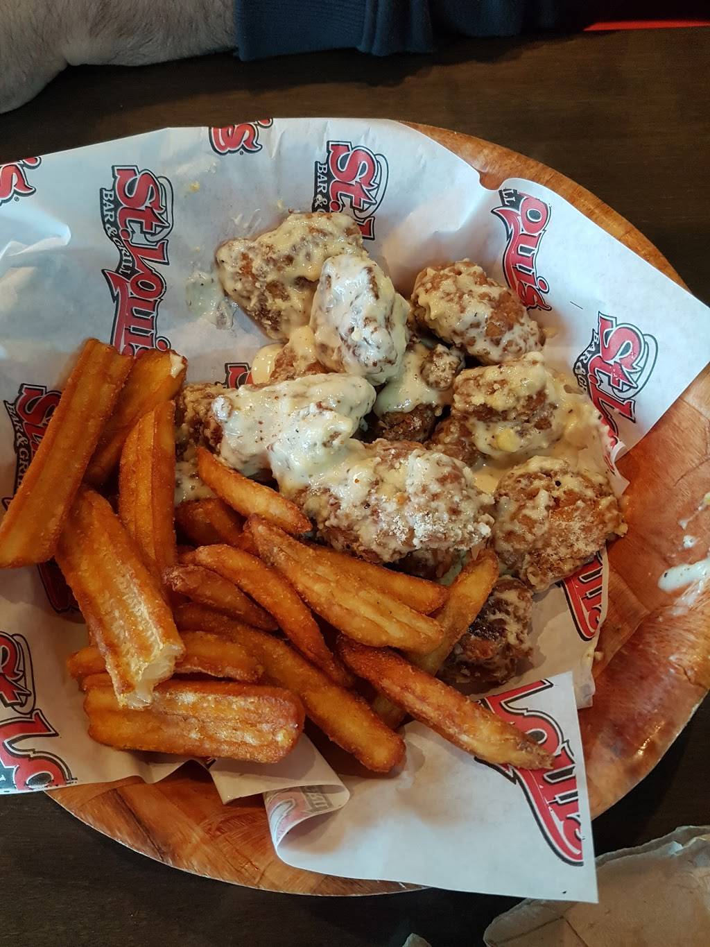 St. Louis Bar & Grill | restaurant | 541 Holland St W Unit S1, Bradford, ON L3Z 0C1, Canada | 9057750055 OR +1 905-775-0055