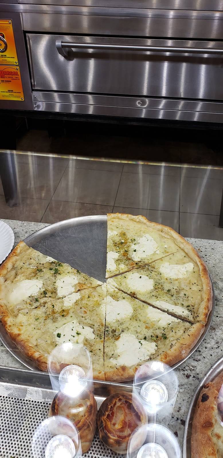 LA PIAZZA PIZZERIA | restaurant | 162 W Main St suite H, Whitewater, WI 53190, USA | 2624582727 OR +1 262-458-2727