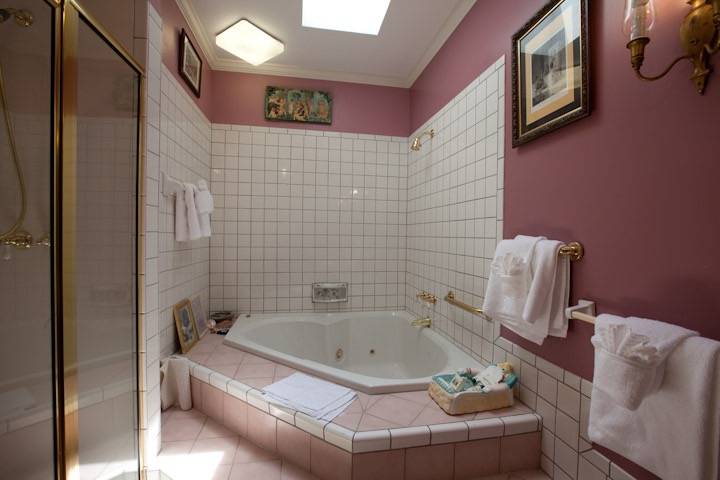 Melange Bed & Breakfast | restaurant | 1230 5th Ave W, Hendersonville, NC 28739, USA | 8286975253 OR +1 828-697-5253