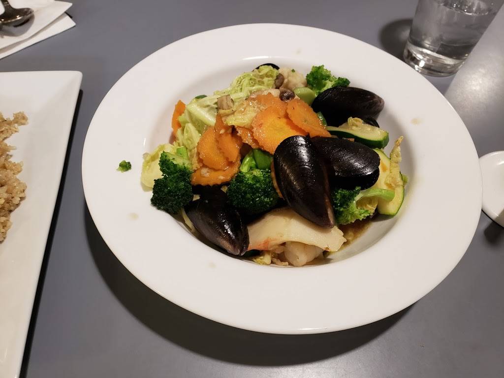 Five Star Thai Cuisine and Grocery | restaurant | 5124 Pine Island Ct M, Crown Point, IN 46307, USA | 2197696322 OR +1 219-769-6322