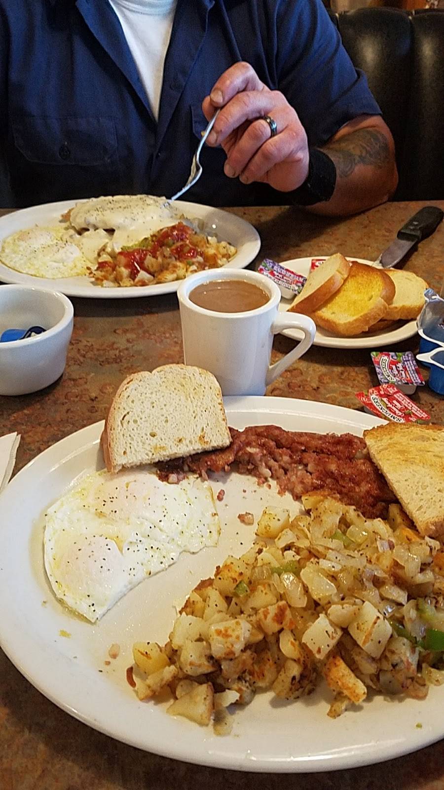 Perkos Cafe | restaurant | 2120 Patterson Rd, Riverbank, CA 95367, USA | 2098630200 OR +1 209-863-0200