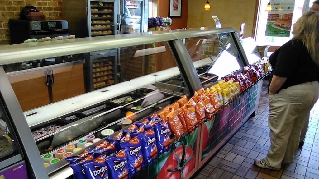 Subway | restaurant | 700 Broad St, Elizabethton, TN 37643, USA | 4235423348 OR +1 423-542-3348