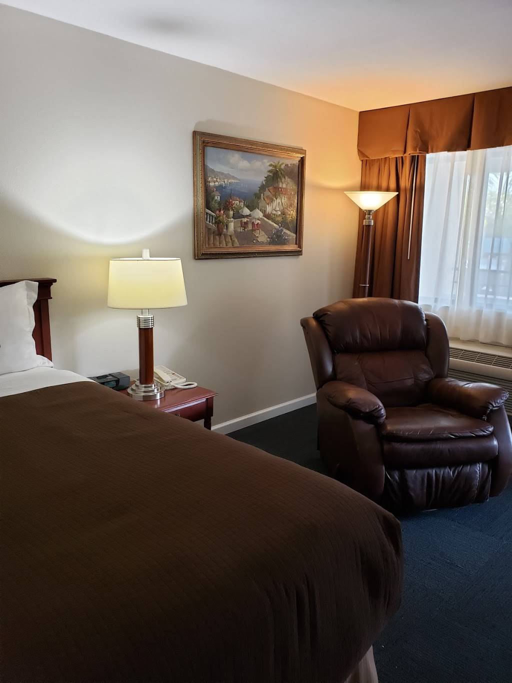 OCairns Inn & Suites | restaurant | 940 E Ocean Ave, Lompoc, CA 93436, USA | 8057357731 OR +1 805-735-7731