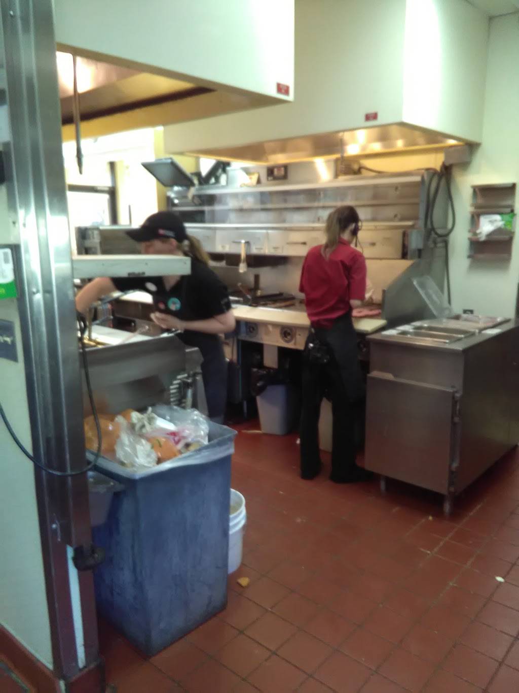 Wendys | restaurant | 2640 Center Ave, Essexville, MI 48732, USA | 9898932228 OR +1 989-893-2228