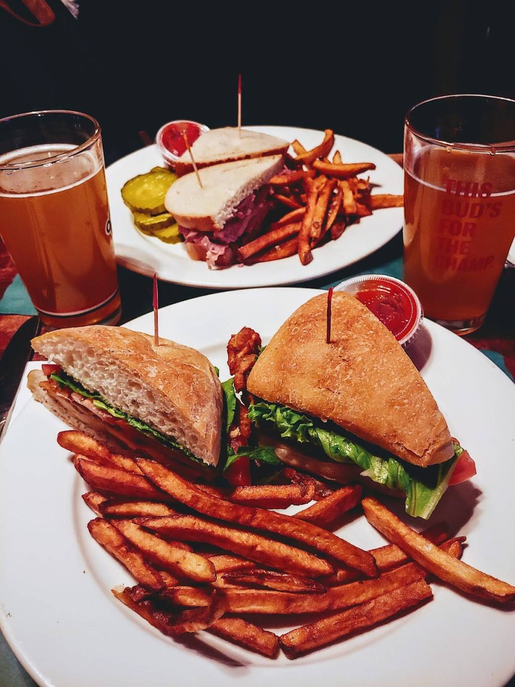 The Triple Crown Ale House | restaurant | 330 7th Ave, New York, NY 10001, USA | 2127361575 OR +1 212-736-1575