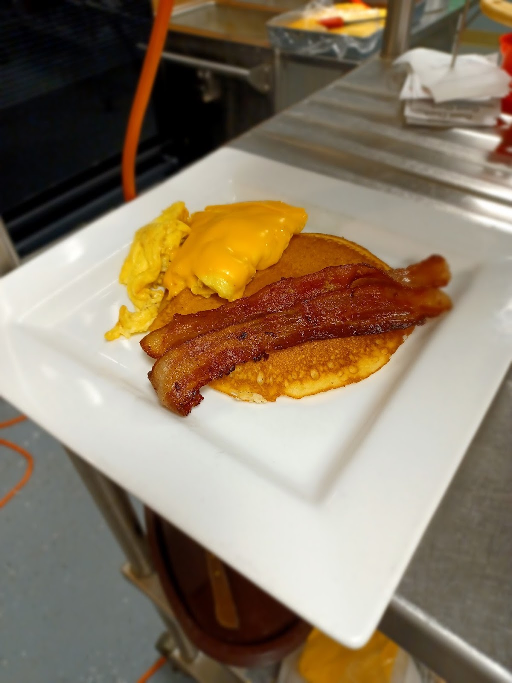 Raina’s on the Run | restaurant | 1113 N Cotner Blvd, Lincoln, NE 68505, USA | 5312891006 OR +1 531-289-1006