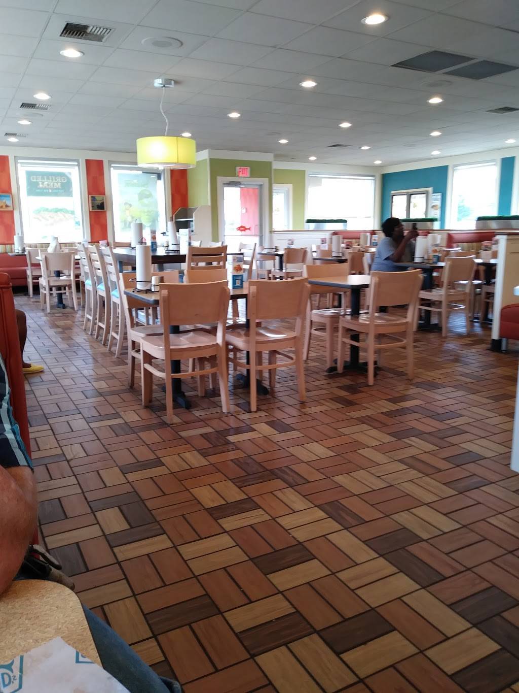 Captain Ds | restaurant | 323 NW Broad St, Murfreesboro, TN 37130, USA | 6158938020 OR +1 615-893-8020