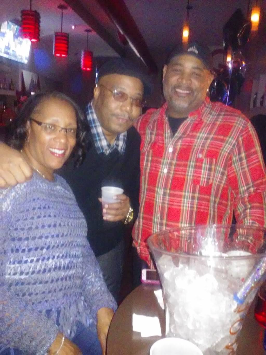 Ques Lounge | restaurant | 4469 Broadway, Gary, IN 46409, USA | 2198068001 OR +1 219-806-8001