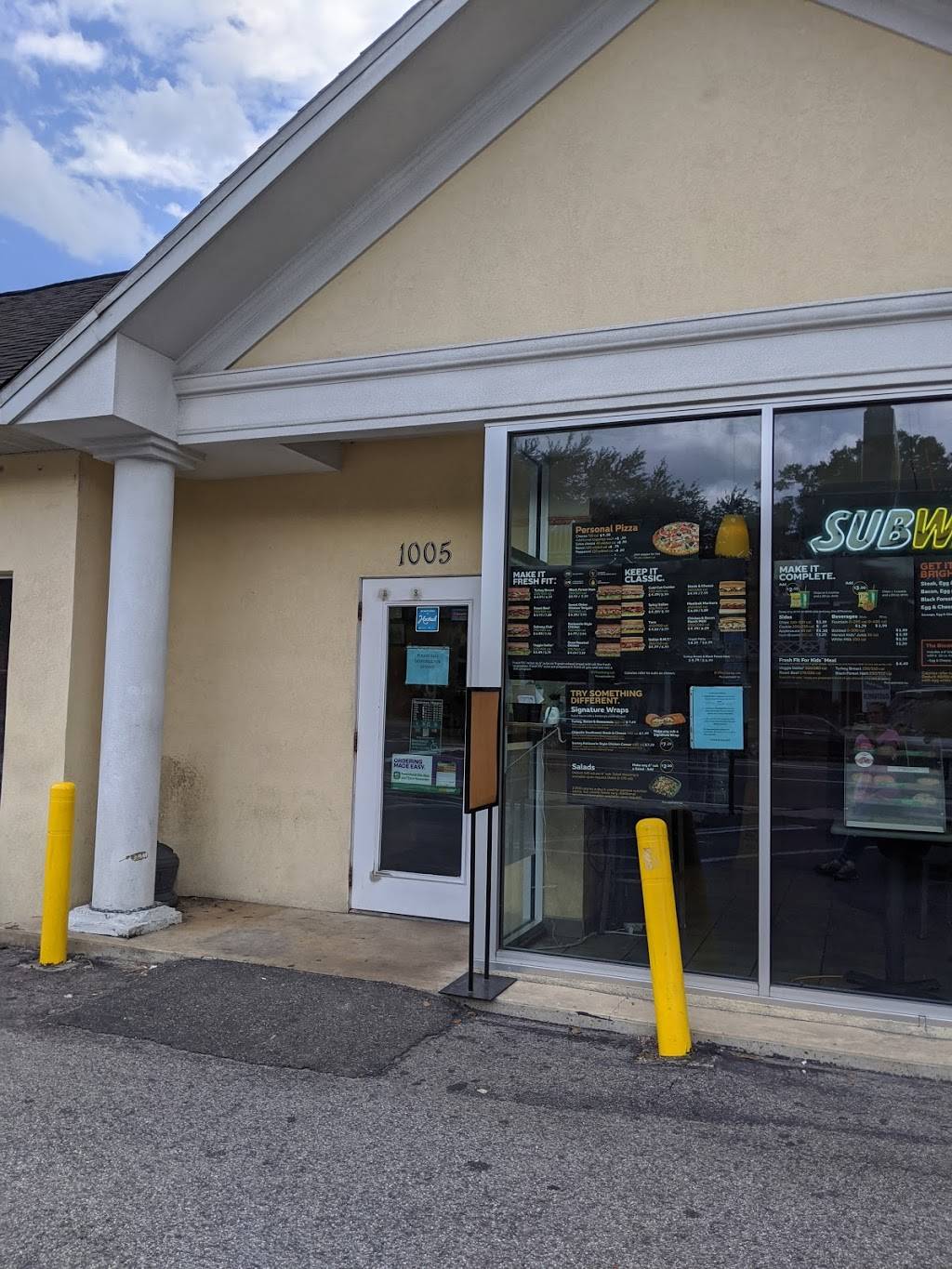Subway | meal takeaway | 1005 W University Ave, Gainesville, FL 32601, USA | 3523761161 OR +1 352-376-1161