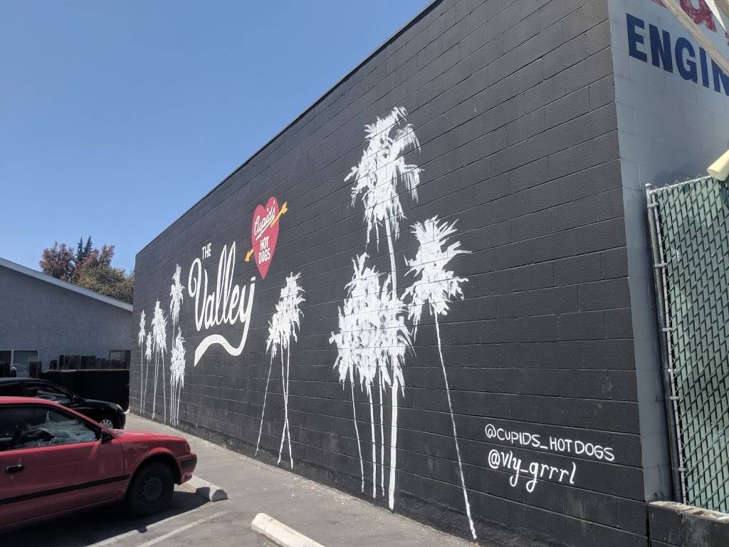 Cupids Hot Dogs | restaurant | 20030 Vanowen St, Winnetka, CA 91306, USA | 8183471344 OR +1 818-347-1344