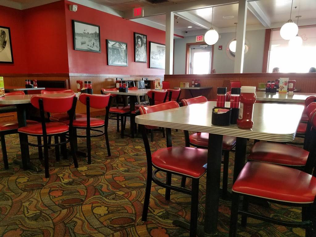 Friendlys | restaurant | 47 Long Pond Rd, Plymouth, MA 02360, USA | 5087462942 OR +1 508-746-2942