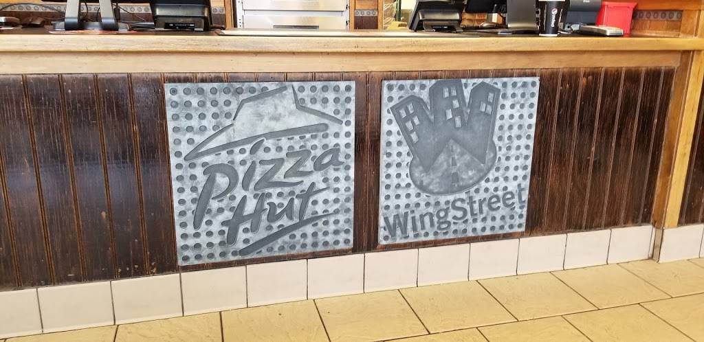 Pizza Hut | restaurant | 5556 Norbeck Rd, Rockville, MD 20853, USA | 3018715100 OR +1 301-871-5100