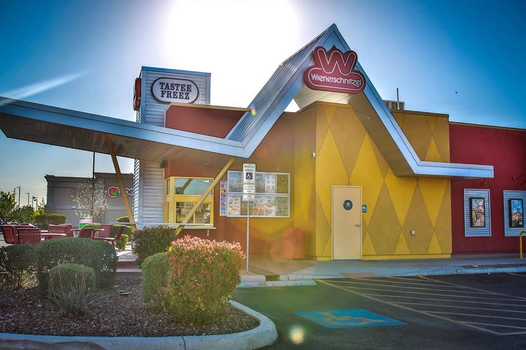 Wienerschnitzel | restaurant | 12110 Montana Ave, El Paso, TX 79938, USA | 9158498989 OR +1 915-849-8989
