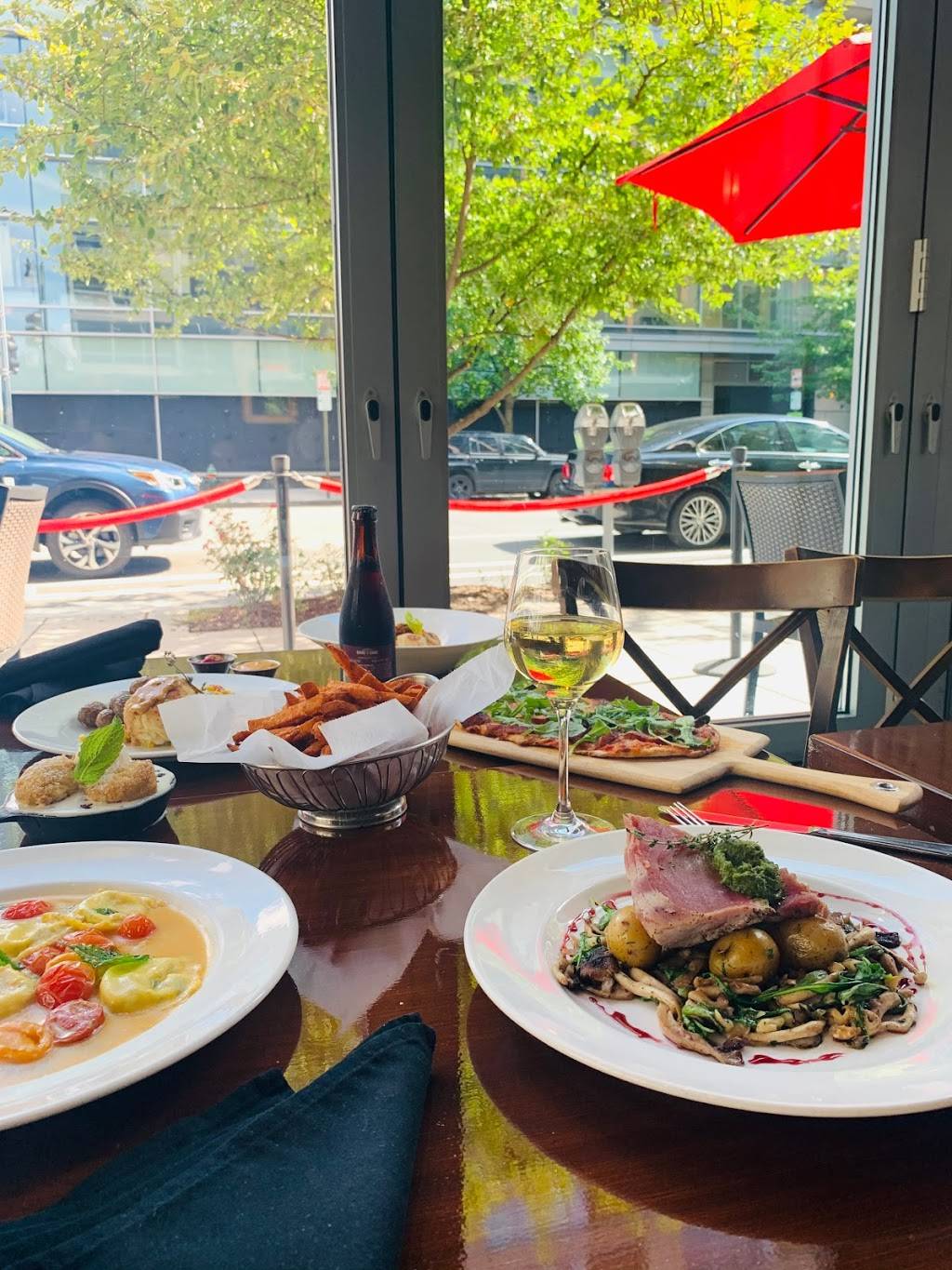 Chef Geoffs West End | restaurant | 2201 M St NW, Washington, DC 20037, USA | 2025247815 OR +1 202-524-7815