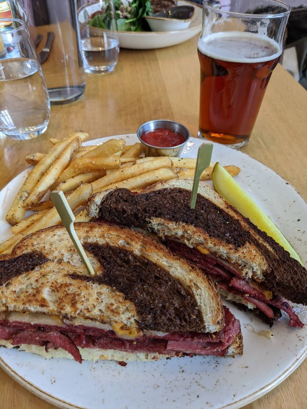 Root25 Taphouse & Kitchen | restaurant | 7800 E Tufts Ave, Denver, CO 80237, USA | 3037791234 OR +1 303-779-1234