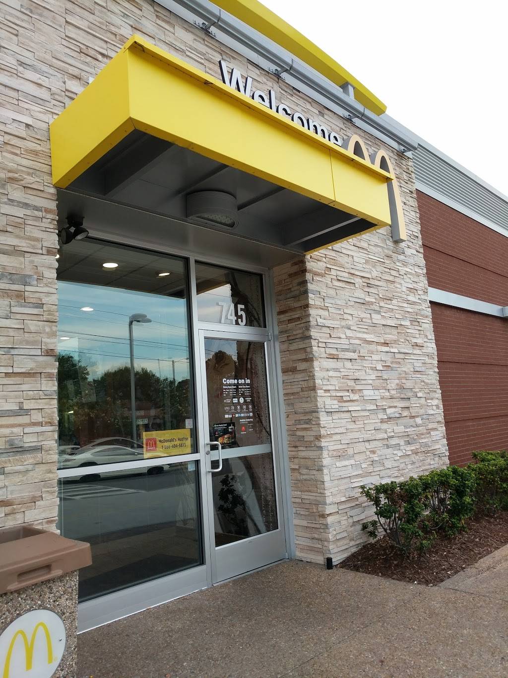 McDonalds | cafe | 745 Newtown Rd, Norfolk, VA 23502, USA | 7574613050 OR +1 757-461-3050