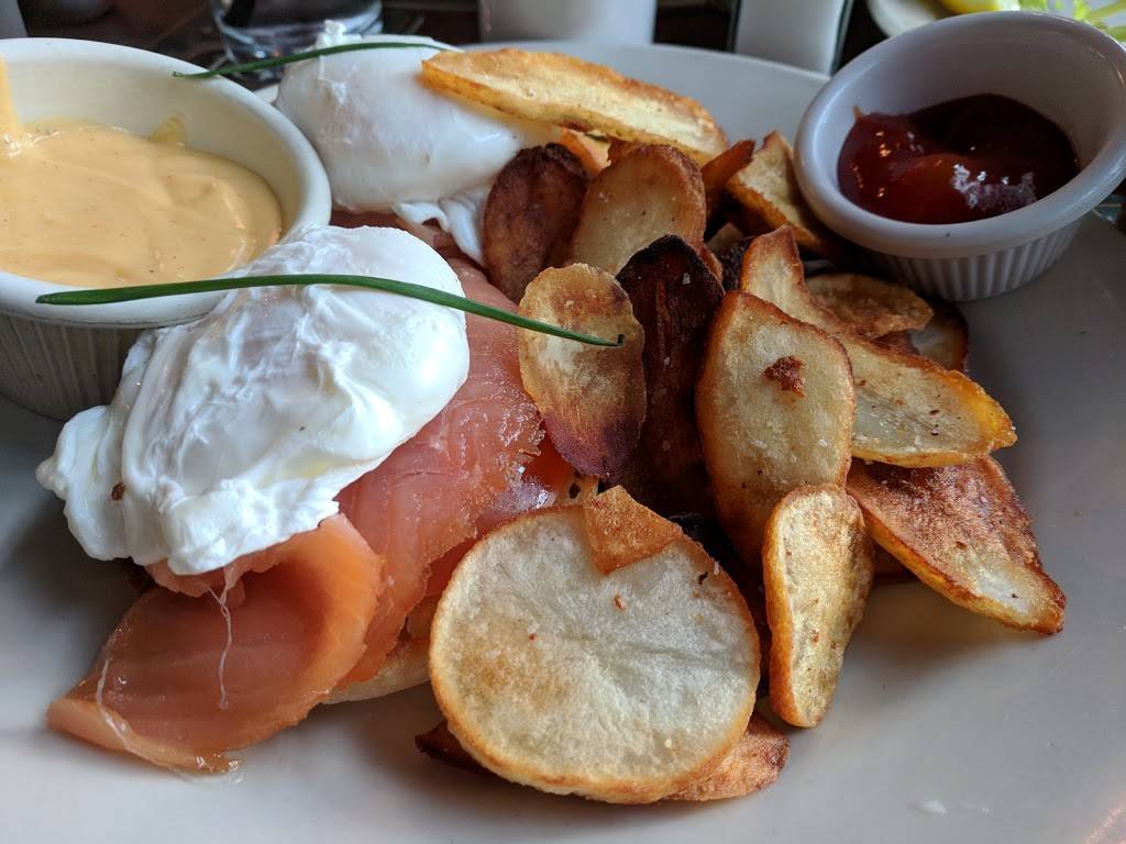 Dublin 4 Irish Pub and Cafe | restaurant | 345 E Ohio St, Chicago, IL 60611, USA | 3126248385 OR +1 312-624-8385