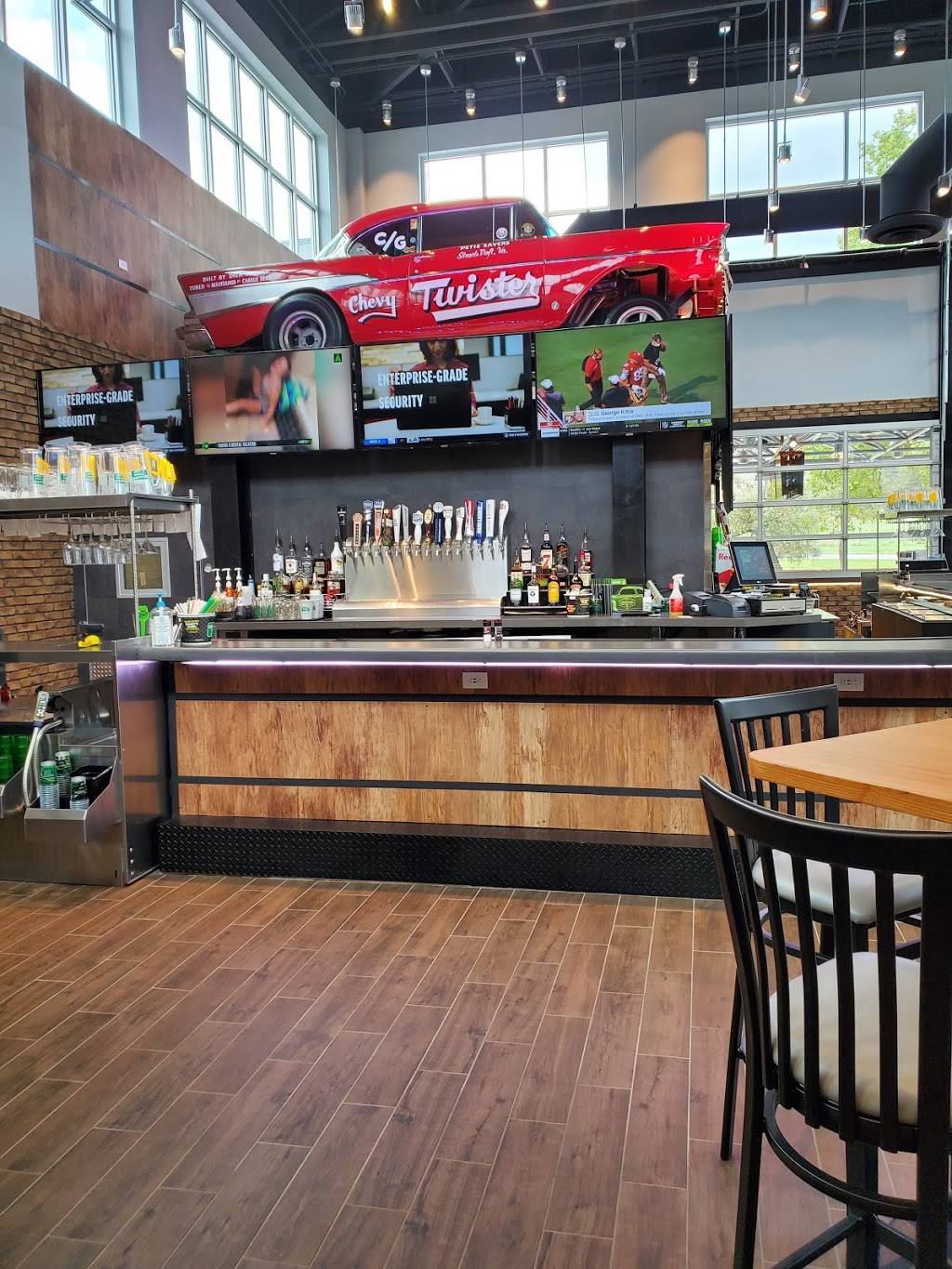 Quaker Steak & Lube | restaurant | 30 Commerce Park Dr, Raphine, VA 24472, USA | 5403774005 OR +1 540-377-4005