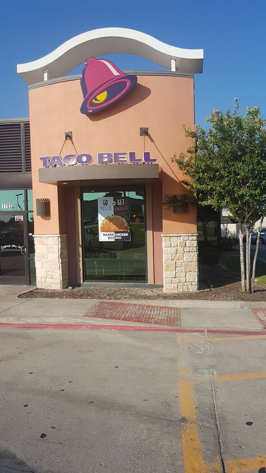 Taco Bell | meal takeaway | 1702 N Cockrell Hill Rd, Dallas, TX 75212, USA | 2149517823 OR +1 214-951-7823