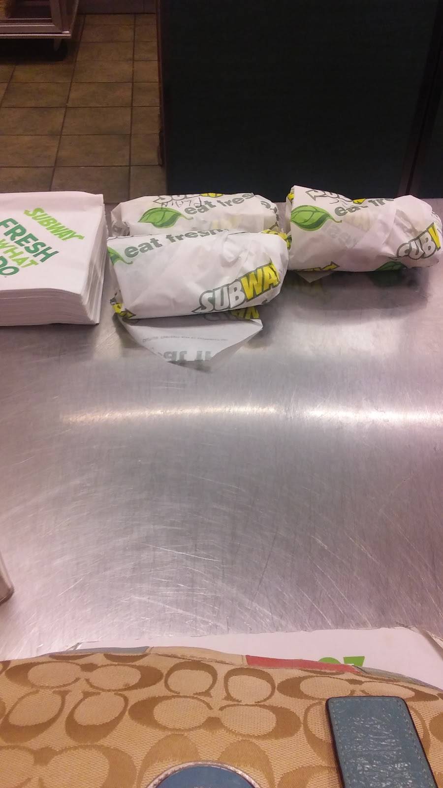 Subway | restaurant | 219 S 10th St, Mt Vernon, IL 62864, USA | 6182425300 OR +1 618-242-5300