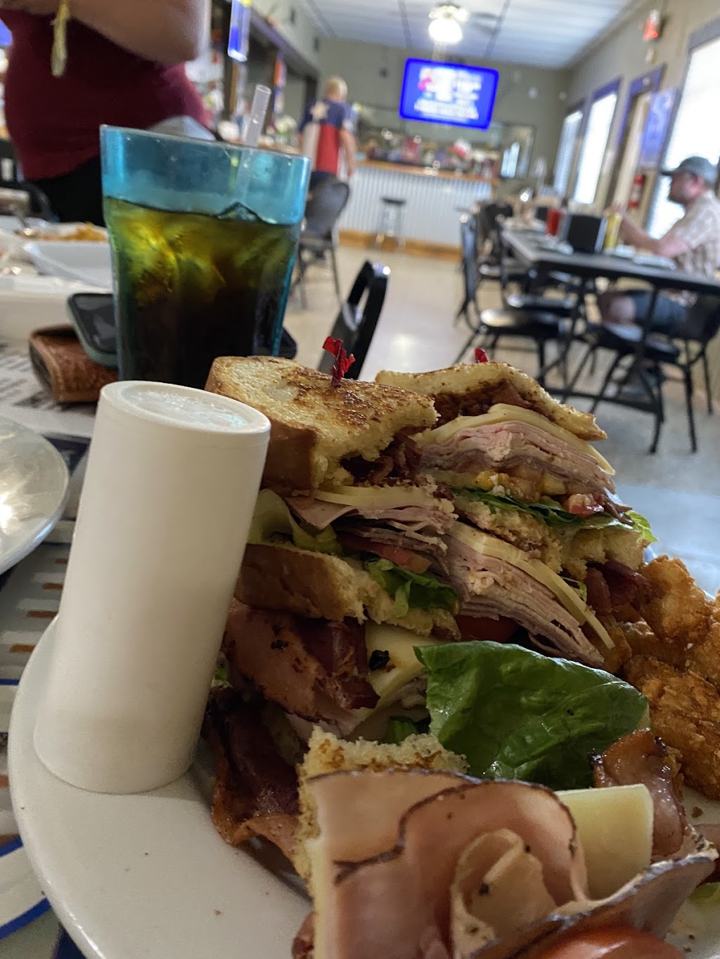 The Biscuit Barn | restaurant | 425 N Vineyard Ave St, Sinton, TX 78387, USA | 3615873098 OR +1 361-587-3098