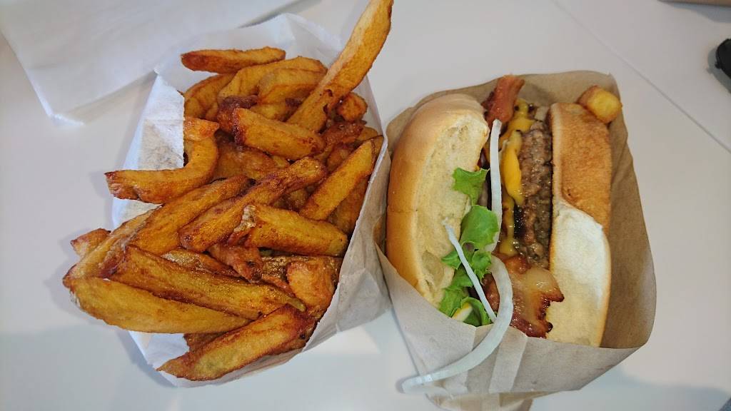 The Burgers Priest | restaurant | 120 Concert Way Unit 1, Barrie, ON L4N 0M7, Canada | 7057191584 OR +1 705-719-1584