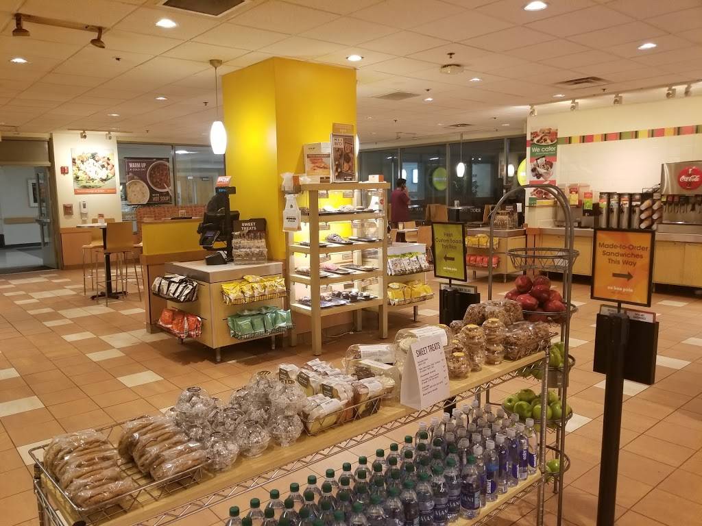 Au Bon Pain | cafe | St. Francis Hospital, 114 Woodland St., Hartford, CT 06105, USA | 8602418980 OR +1 860-241-8980