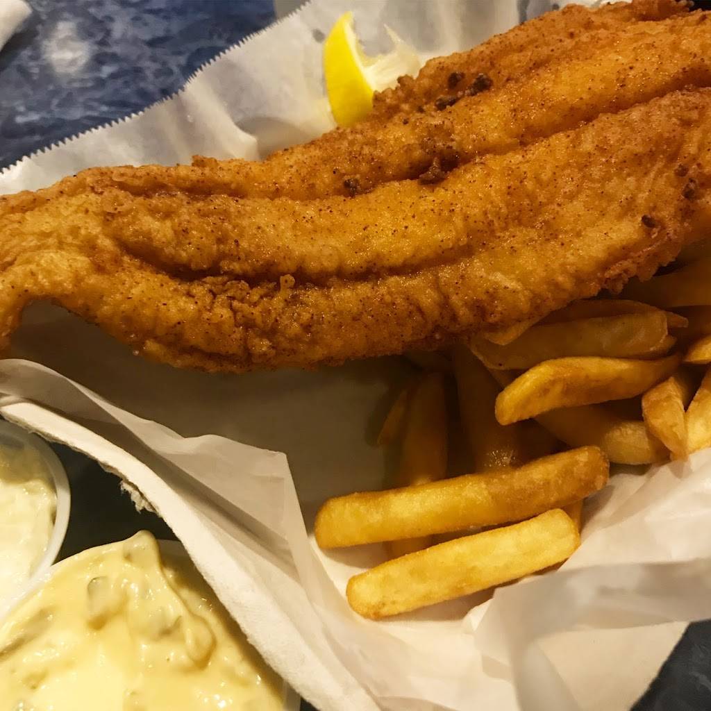 Hooks Waterfront Bar and Grill | restaurant | 611 Destiny Dr, Ruskin, FL 33570, USA | 8139381152 OR +1 813-938-1152