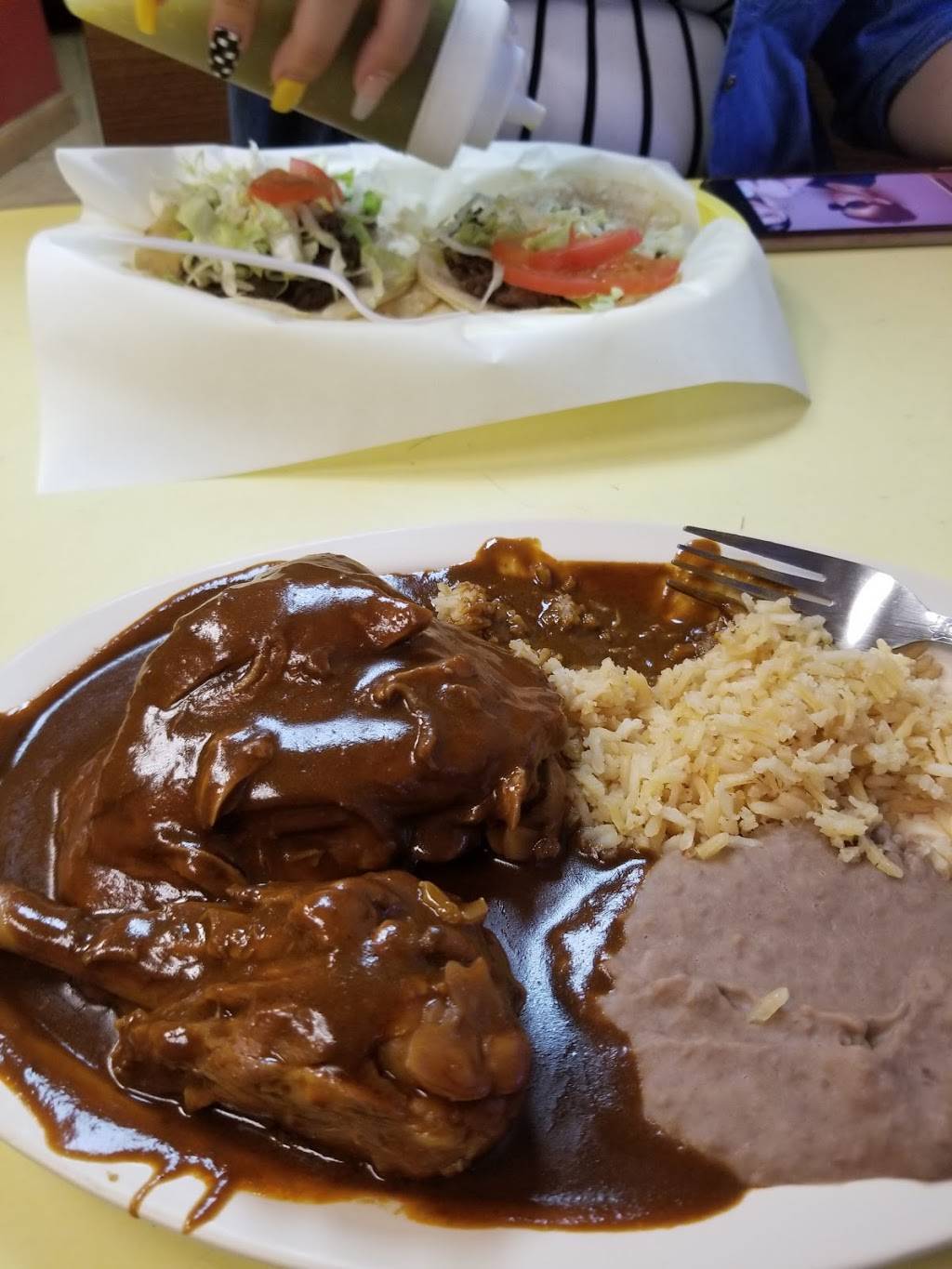 El Jacalito | restaurant | 8465 S Commercial Ave, Chicago, IL 60617, USA | 7739546961 OR +1 773-954-6961