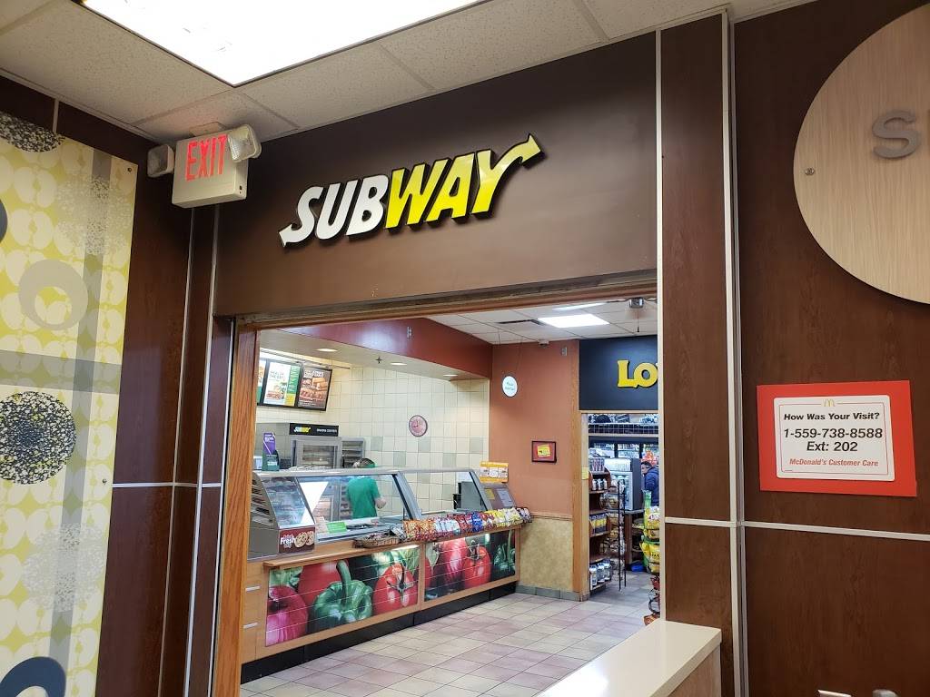 Subway | restaurant | 2700 S Blackstone St, Tulare, CA 93274, USA | 5596862100 OR +1 559-686-2100